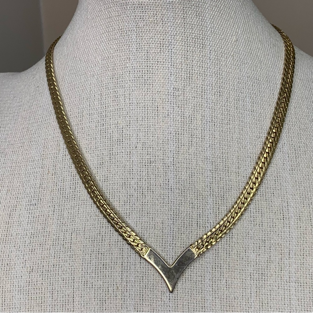 Vintage Gold Tone Flat Chain V Collar Necklace Fold Over Clasp